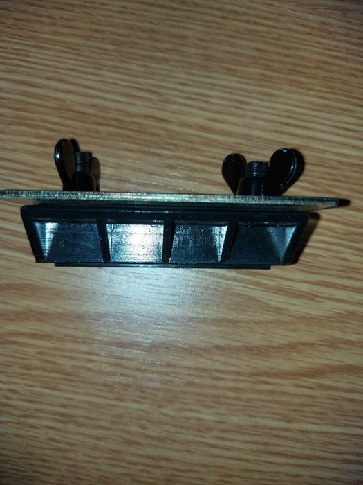 Suport ajutator pentru fixarea cutitului de la gealau pt a fi ascutit