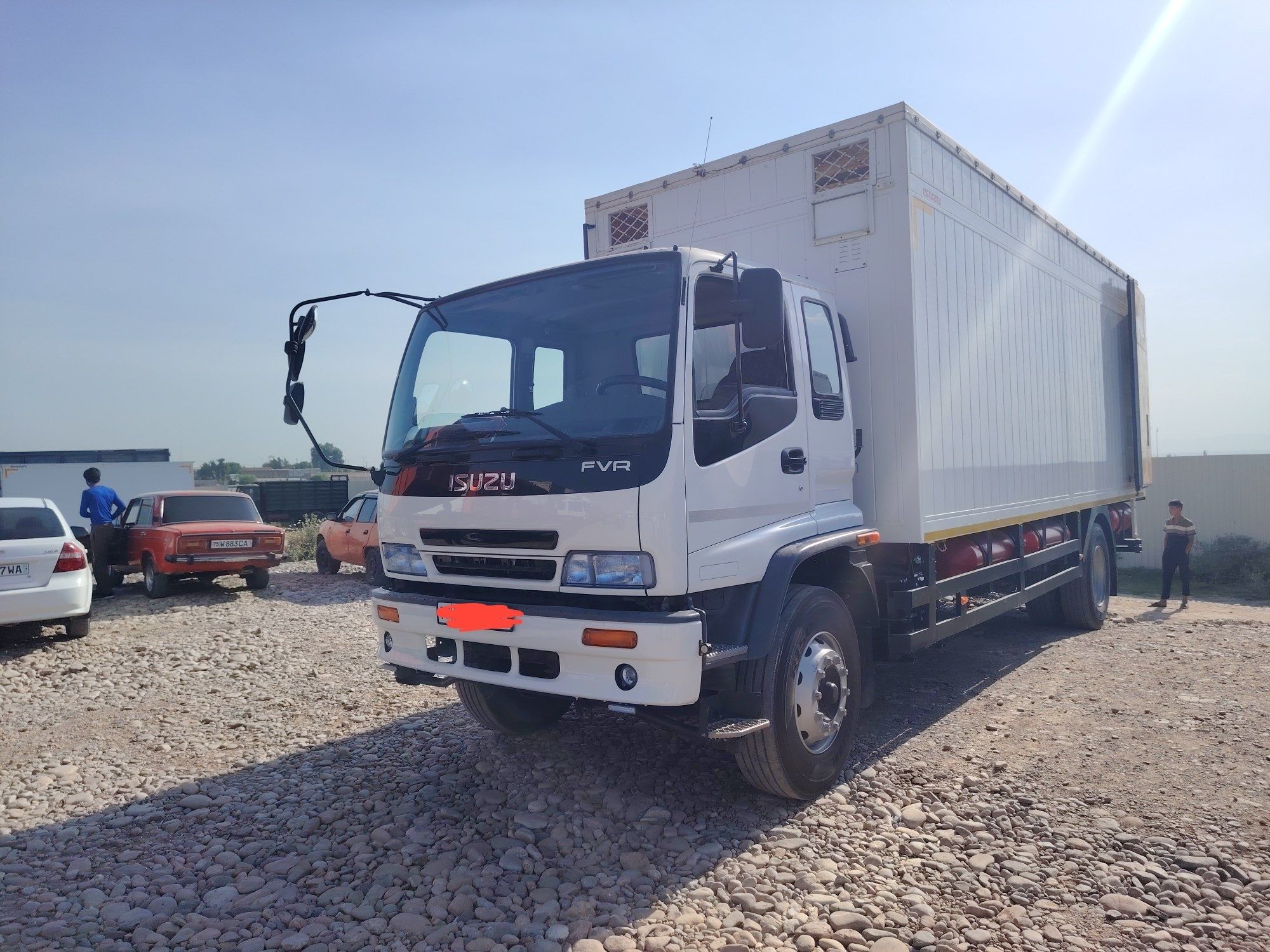 Isuzu Sotiladi 10-Tonalig Denov