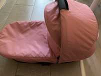 Cybex melio magnolia pink кош за новородено