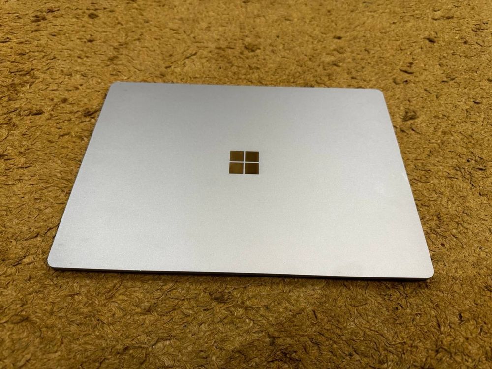 Microsoft Surface Laptop 2 / Сенсорный / Alcantara