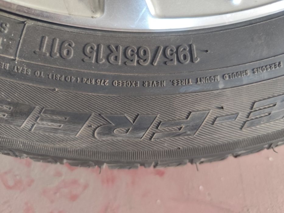 Продам зимние шипованные шины