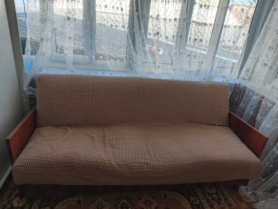 Диван и кресло, хорошего качества!