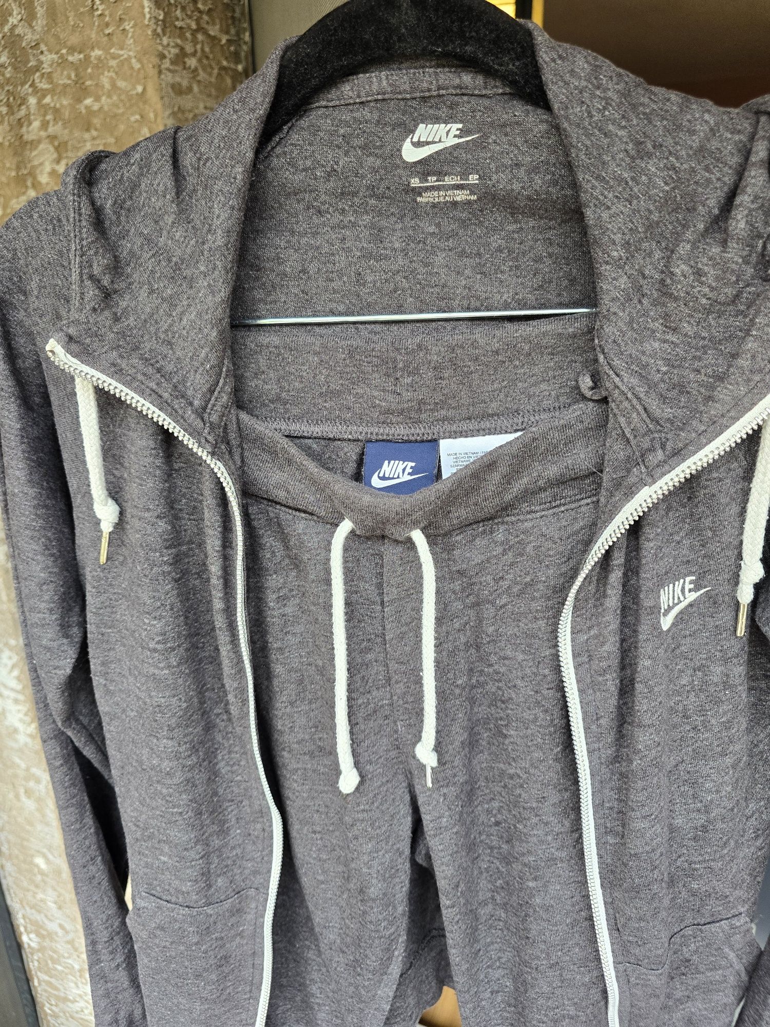 Спортен екип Calvin klein и Nike Xs