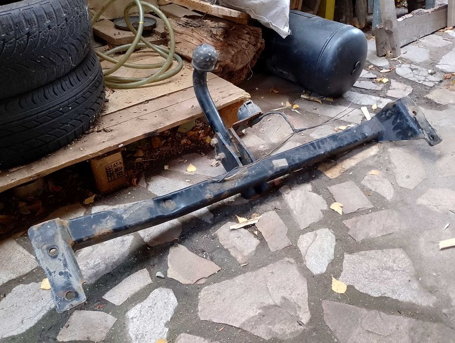 Теглич за Тойота Ярис Версо