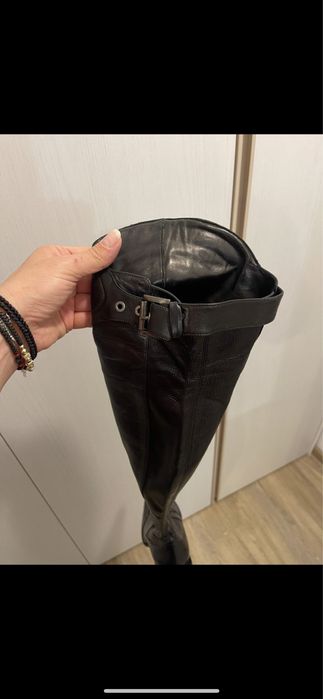 Vand cizme din piele neagra,inalte