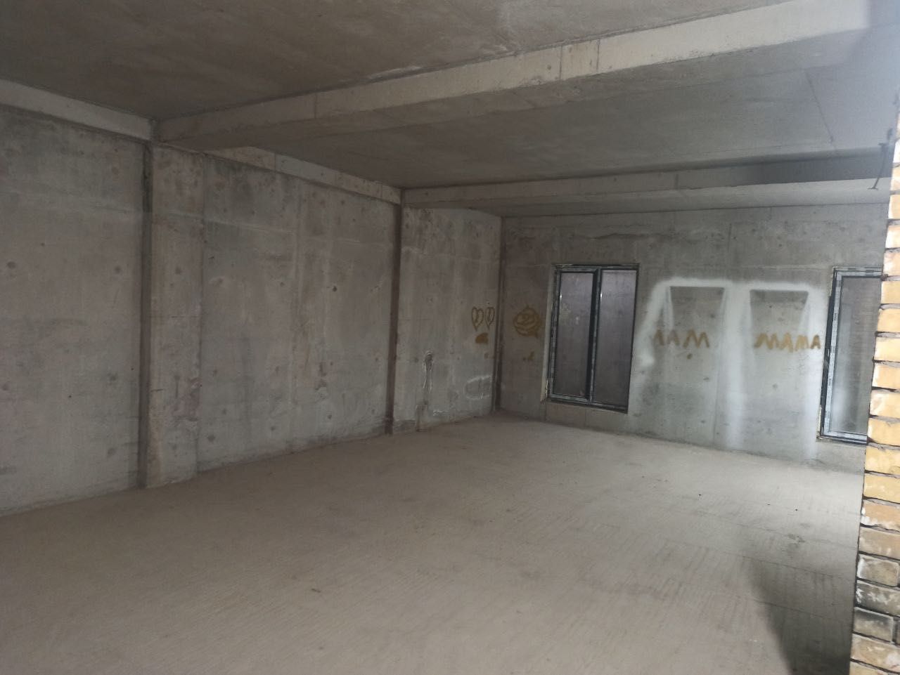 Продам свою квартиру в Darkhan Avenue. Цокольный этаж. 60 м.2