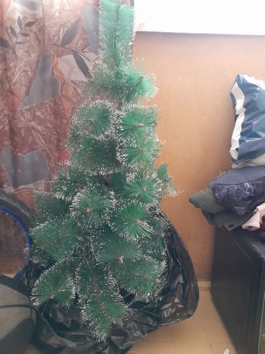 Ёлка 3000 тенге продам