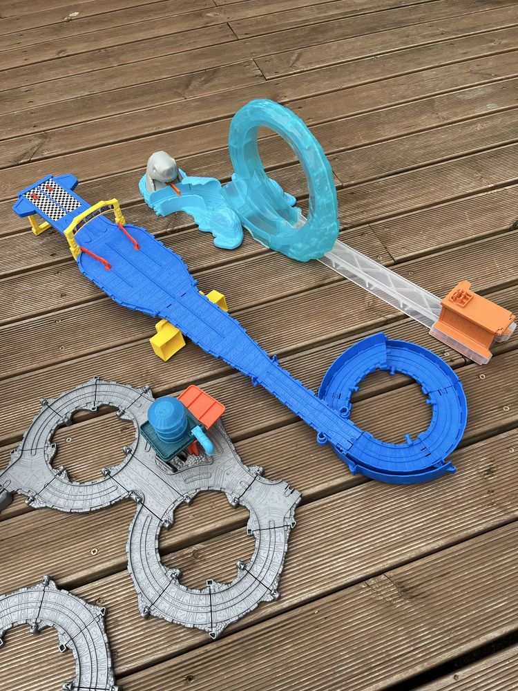 Circuit Thomas le train plus circuit Hotweels cu rechin