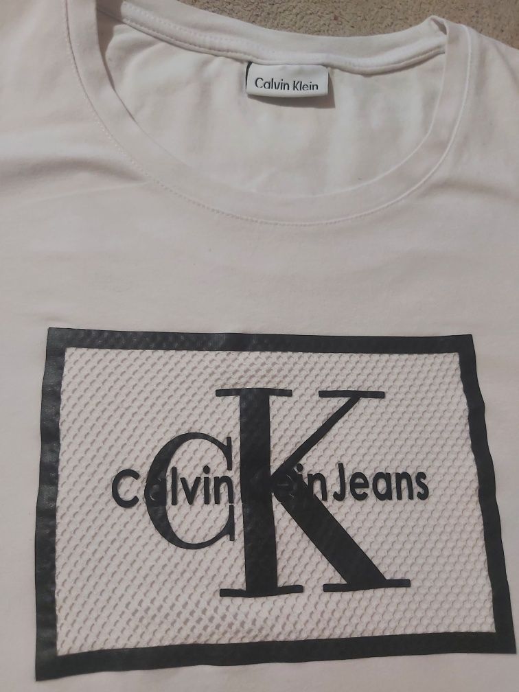 Тениска на Calvin Klein