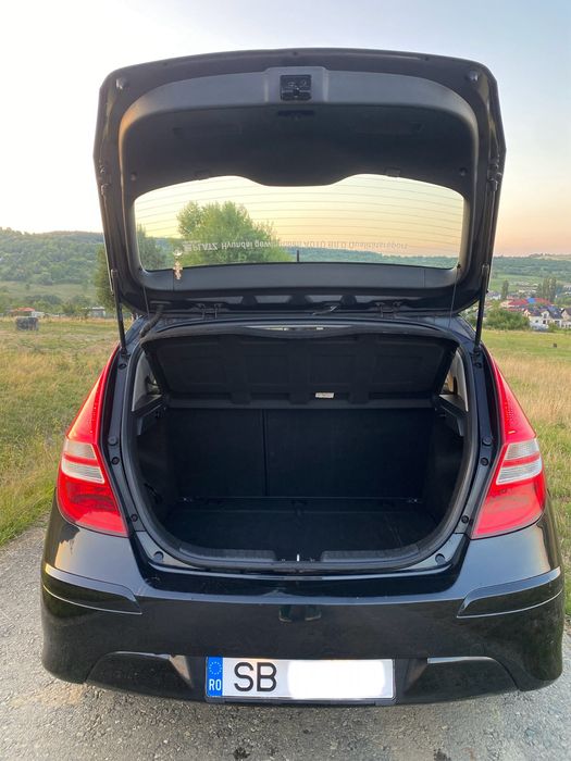 HYUNDAI I30 black