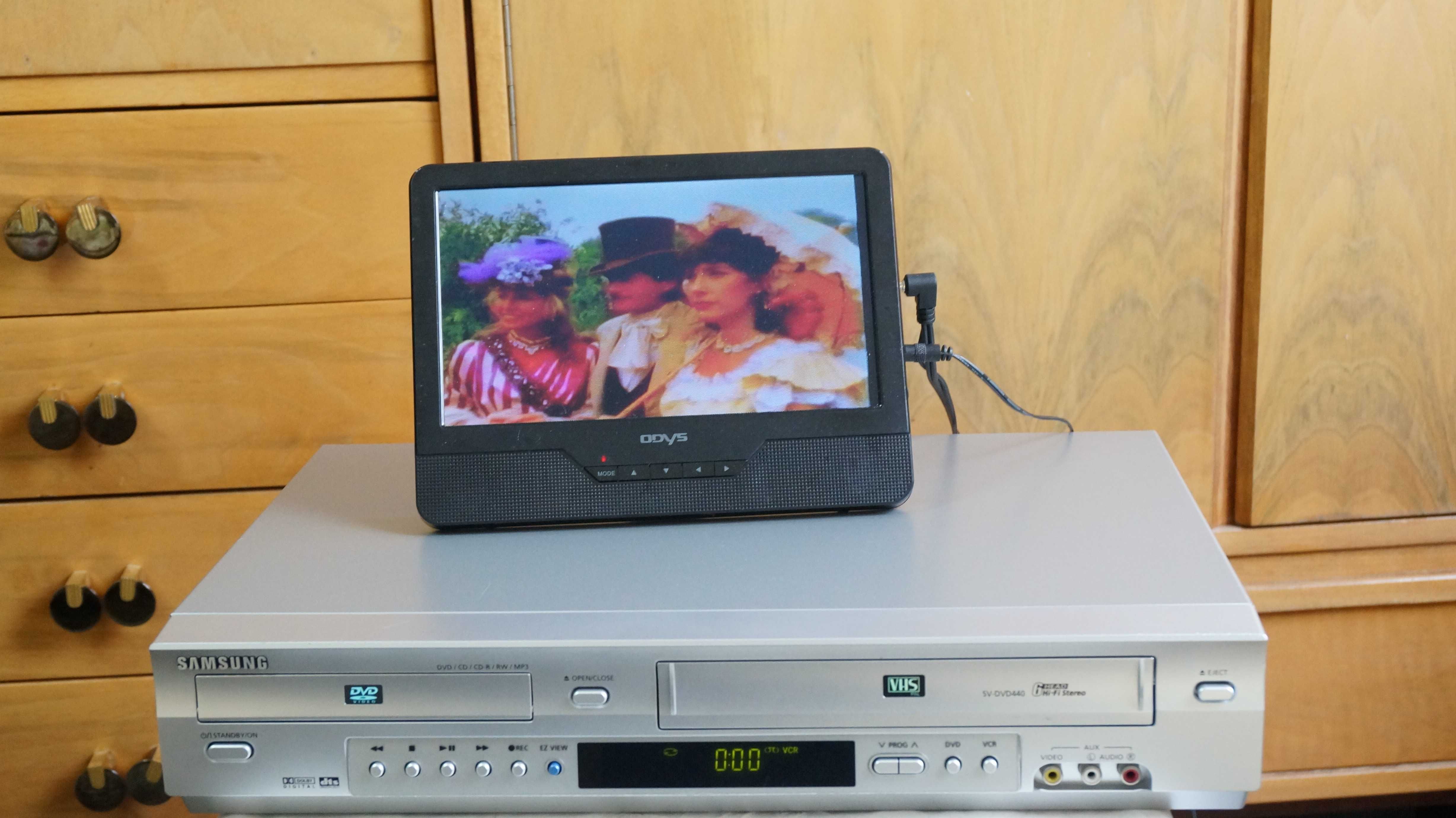 Video VHS recorder combo cu DVD player SAMSUNG SV-DVD440