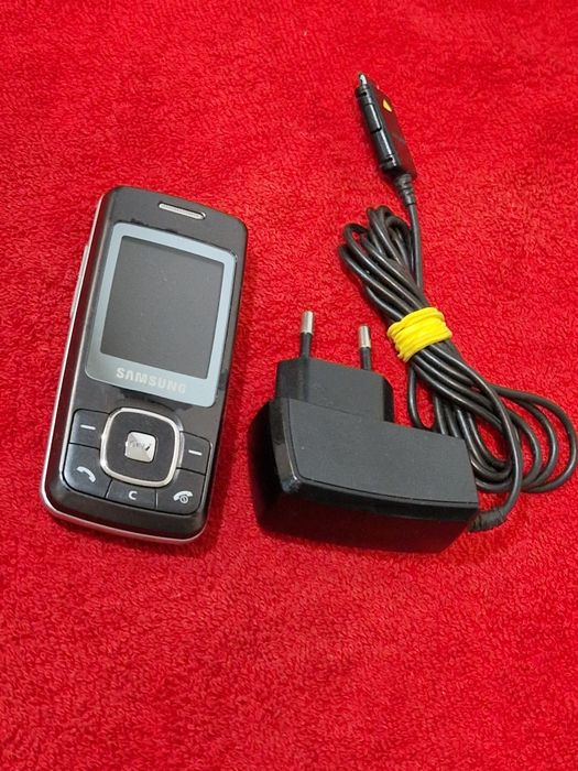Telefon Samsung slide SGH-M610 cu încărcător original