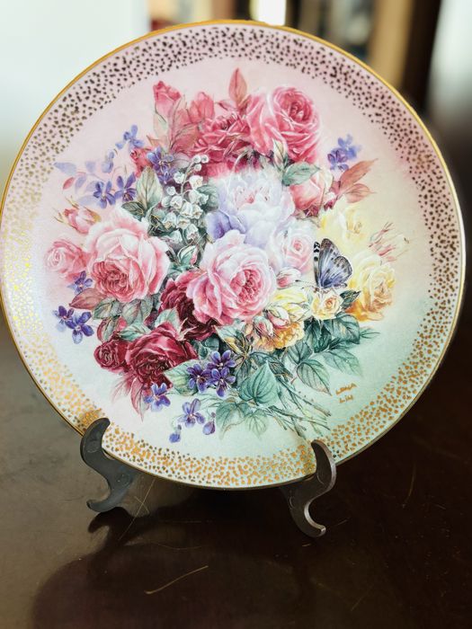 Порцеланови чинии, рисунки на Лена Лиу