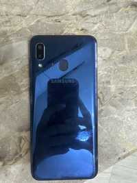 Продаю телефон Samsung A20