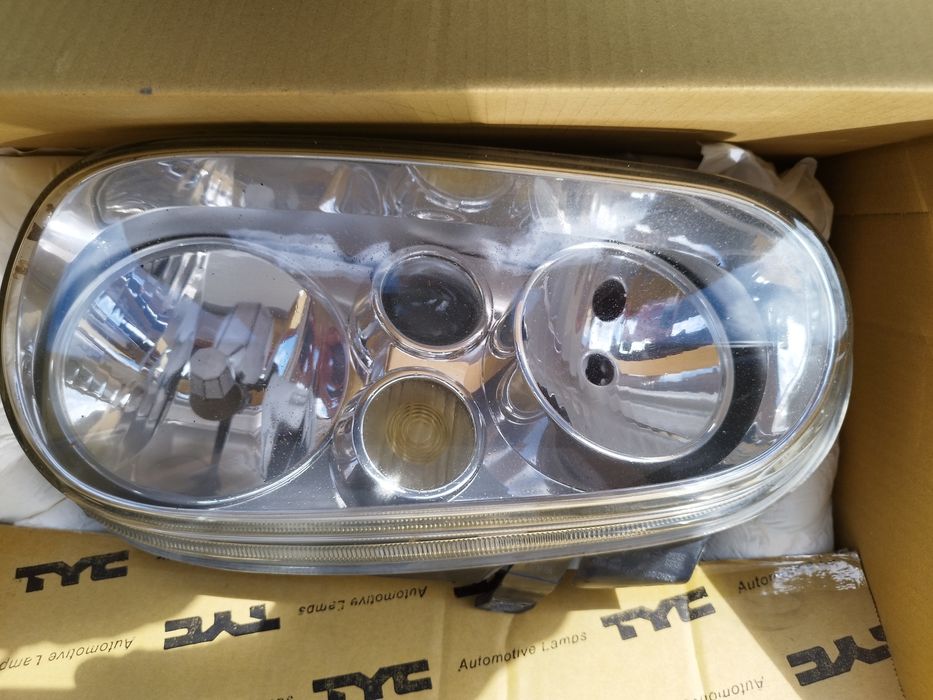 Продавам фарове за Golf4