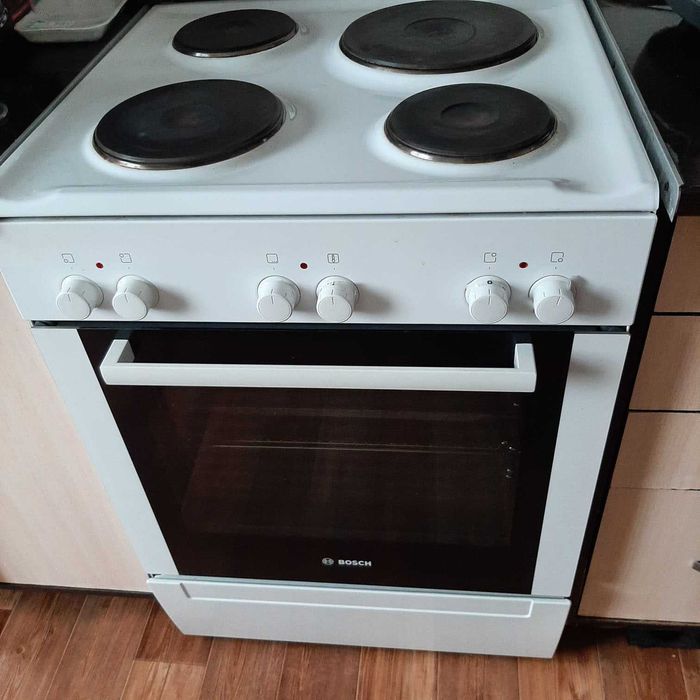Срочно продам плиту электрическую Bosch 60см