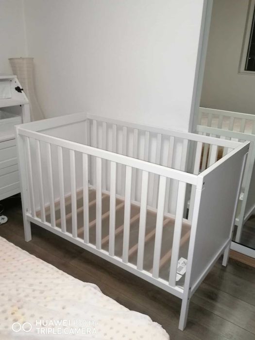 Комплект Бебешко креватче и Маса за повиване/скрин SUNDVIK