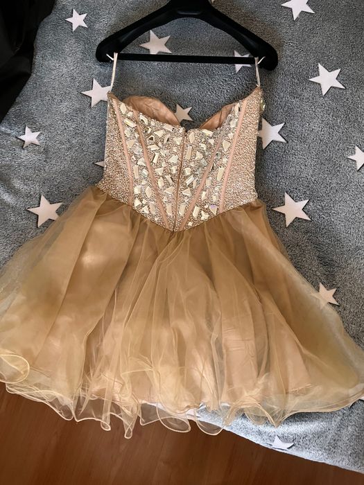Продавам бална рокля Sherri Hill