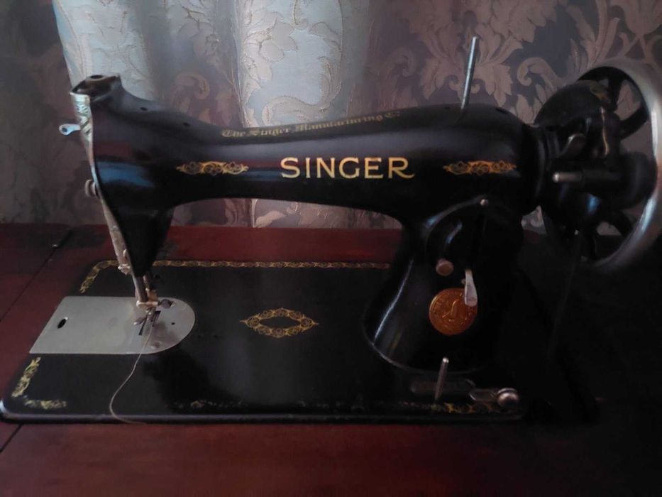 Продавам крачна шевна машина Singer, от 40те години на 20 век.