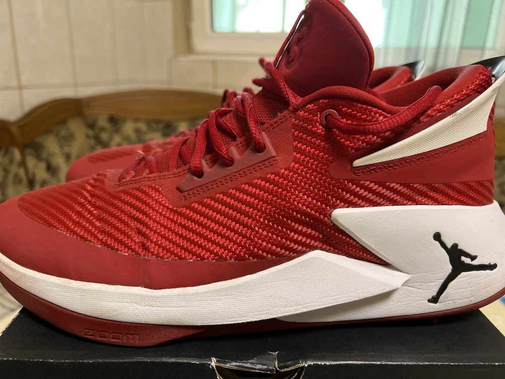 Adidasi Jordan Fly Lockdown impecabili.