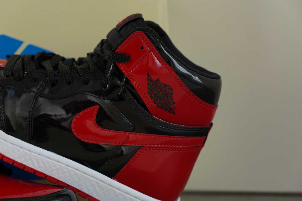 Adidasi JORDAN 1 Retro High OG Black Toe, Patent Bred, Mocha, Obsidian