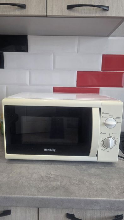 Продаю микроволновую печь Elenberg
