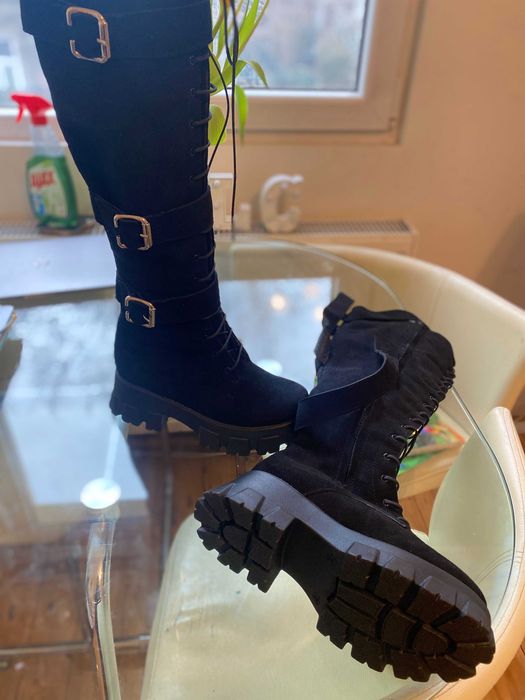 Ghete talpă inalta, negre, din piele intoarsa cu catarame 35, Noi