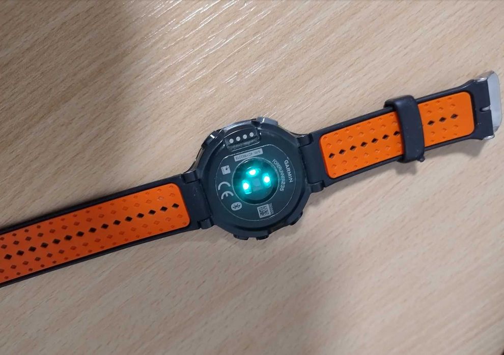 Garmin Forerunner 235 in stare foarte buna fara zgarieturi