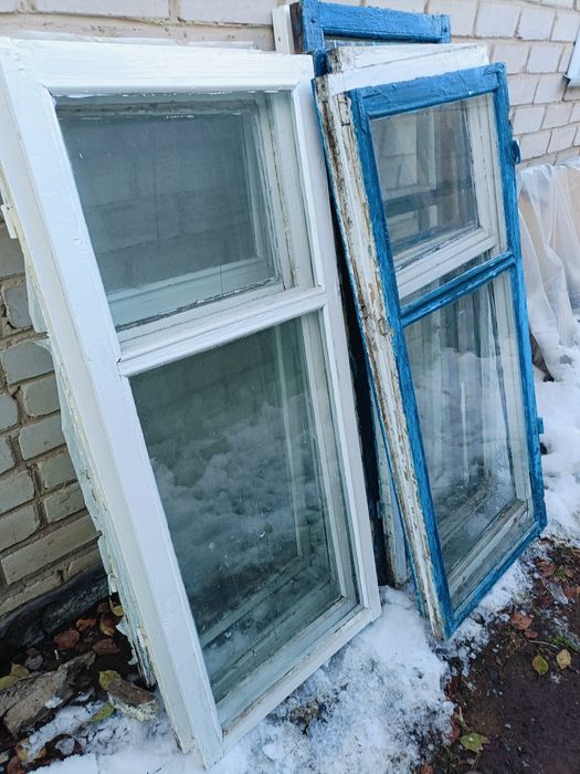 Отдам оконные рамы