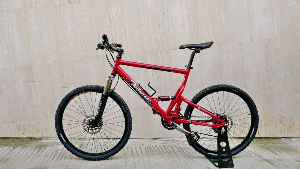 Thömus Tomcat Race, 26 L, 11 кг, Manitou 100 ход, 3x 9 Deore XTR