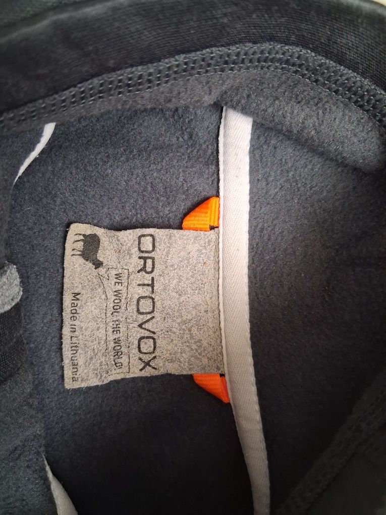 Vând Bluza Ortovox mărimea L  Barbati