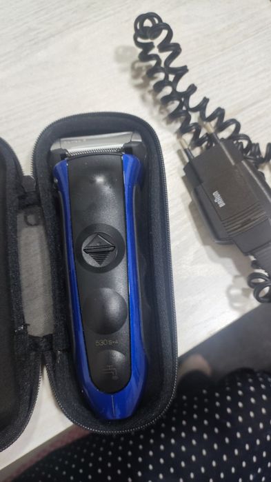 Продам электробритву Браун