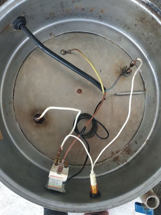 Jo'hori pishiradigan qozon, aravasi bilan birga