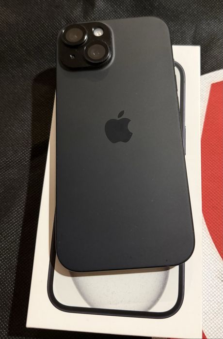 Продавам IPhone 15