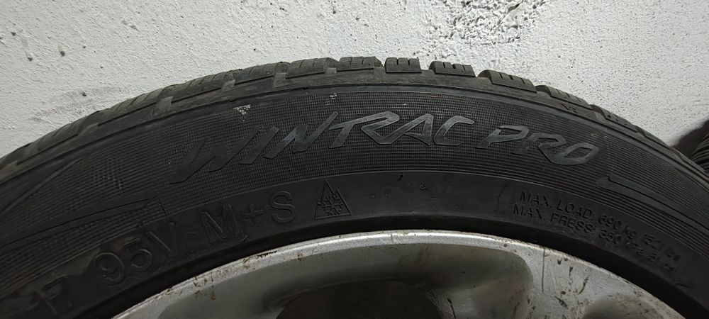 Зимни гуми Vredestein с джанти r17 5x108 за Jaguar