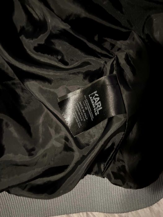 Geacă Karl Lagerfeld purtată ocazional