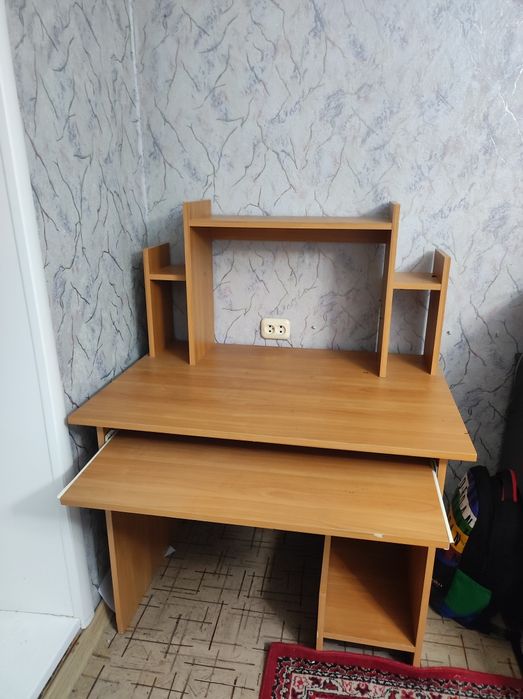 Продам компьютерный стол