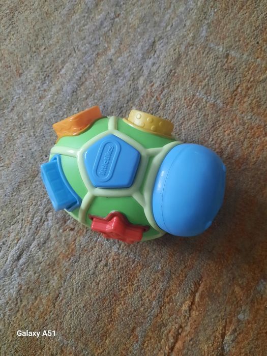 Vând broscuta Little Tikes Crawl & Pop