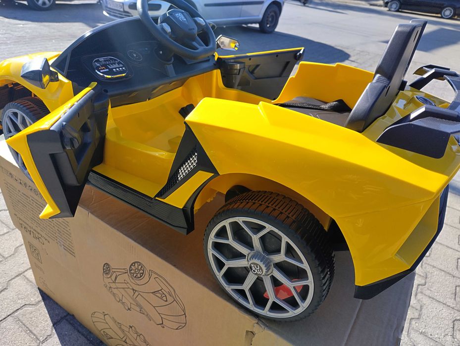 LAMBO Акумулаторна кола CHIARA жълт