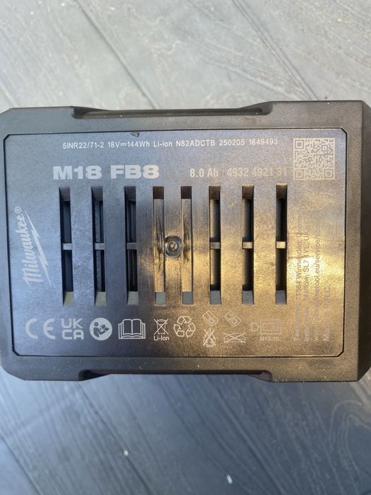 Milwaukee , baterie 8 H forge noua nefolosta