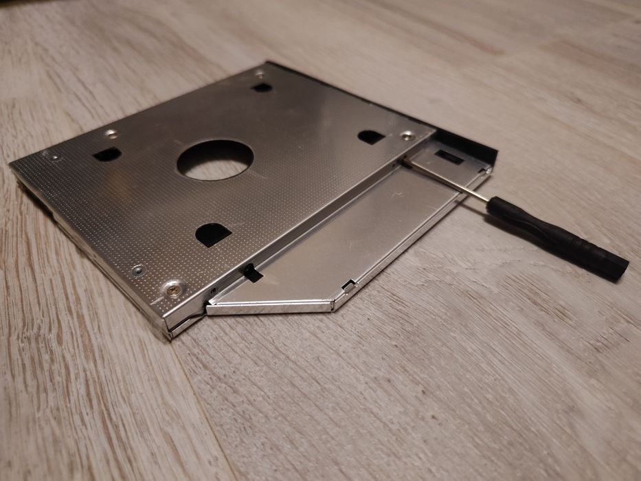 Rack laptop SATA 9.5 mm pentru SSD