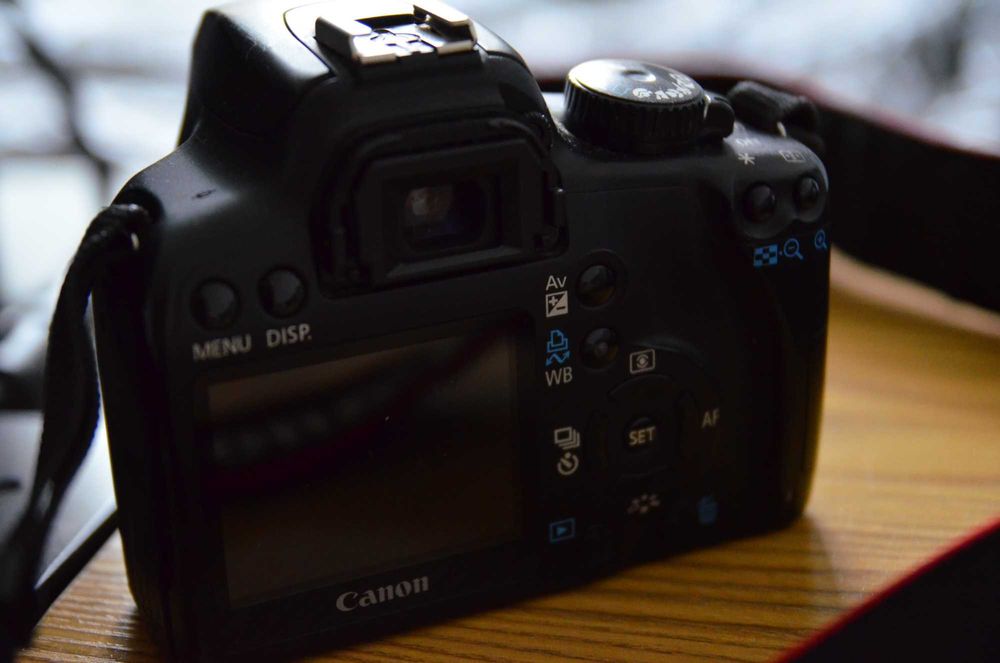 Фотоапарат Canon 1000D, перфектен за начинаещи и среднонапреднали