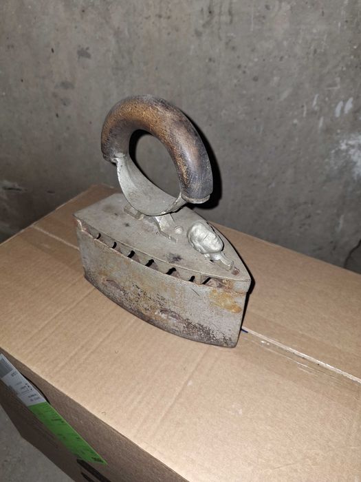 Fier de calcat vechi