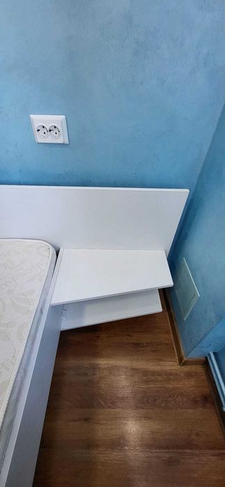 Pat alb de vânzare – include saltea cu două fețe vară/iarnă – 2500 RON