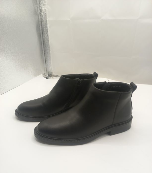 Safok 41 razmer sotiladi  òzimga katta keldi shuning uchun sotmoqchima