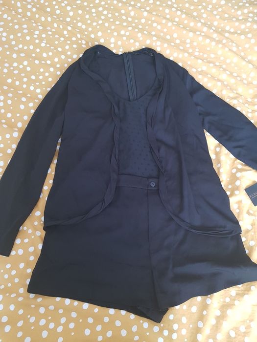 Salopeta cu pantalon scurt si sacou