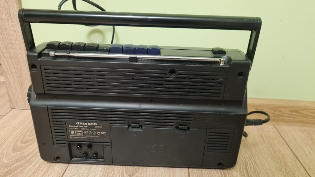 Всевълново радио GRUNDIG Concert boy 235