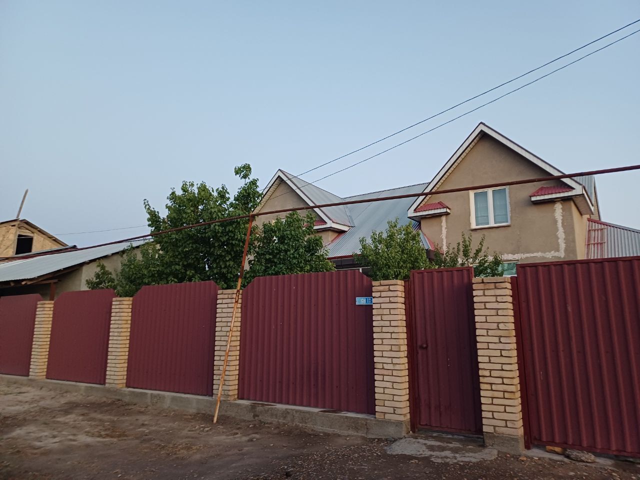 Vobkent markazidan 2 etajlik uy sotiladi