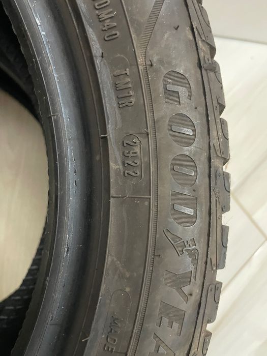 2 anvelope de iarna 225/50/17 Goodyear 2022