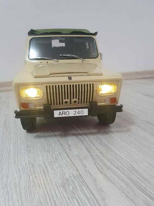 Vand macheta ARO 240 la scara 1:8